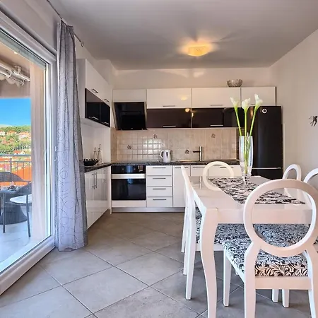 Appartement Family Friendly With A Swimming Pool Okrug Gornji, Ciovo - 12377 Trogir