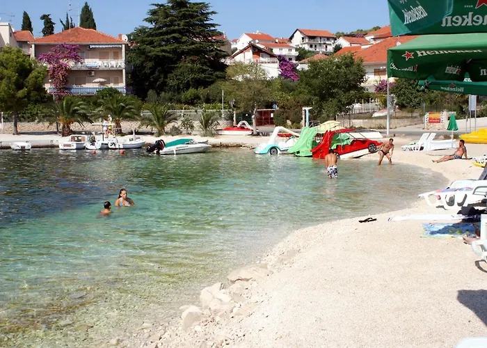 Family Friendly With A Swimming Pool Okrug Gornji, Ciovo - 12377 Apartman Trogir