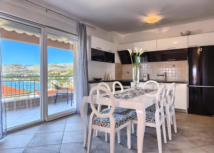 Family Friendly With A Swimming Pool Okrug Gornji, Ciovo - 12377 Appartement