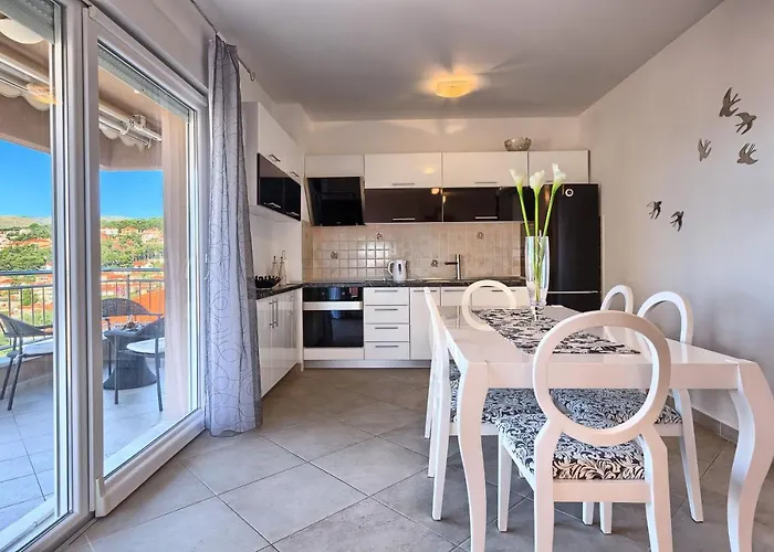 Apartman Family Friendly With A Swimming Pool Okrug Gornji, Ciovo - 12377 Trogir