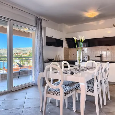 Family Friendly With A Swimming Pool Okrug Gornji, Ciovo - 12377 Lejlighed