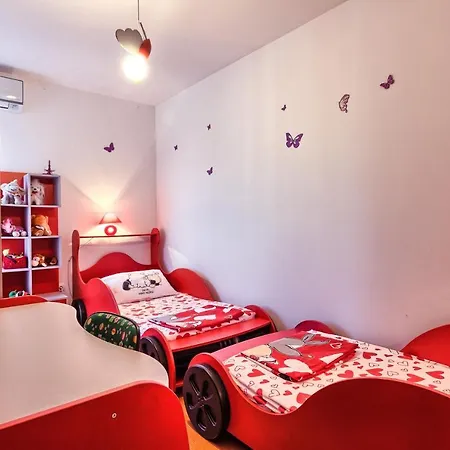 Family Friendly With A Swimming Pool Okrug Gornji, Ciovo - 12377