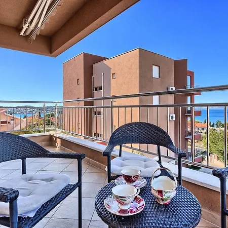 Family Friendly With A Swimming Pool Okrug Gornji, Ciovo - 12377 *