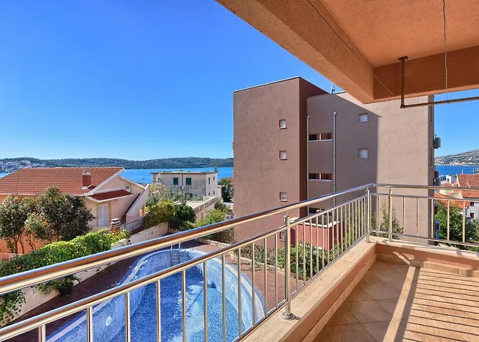 Family Friendly With A Swimming Pool Okrug Gornji, Ciovo - 12377 * Τρογκίρ