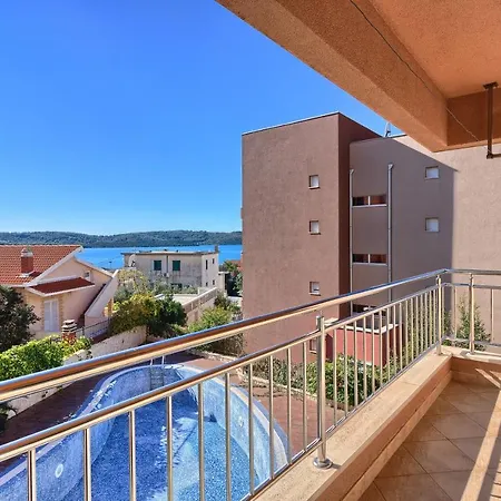 Family Friendly With A Swimming Pool Okrug Gornji, Ciovo - 12377 * Τρογκίρ